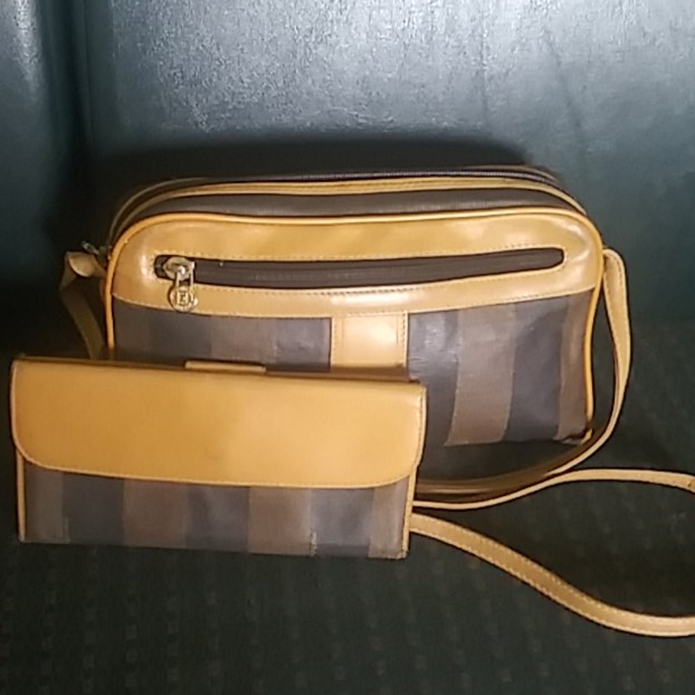 💕Authentic Fendi Vintage Stripe Crossbody. - Picture 2 of 12